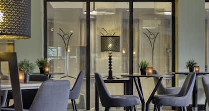 Stratford Manor Hotel