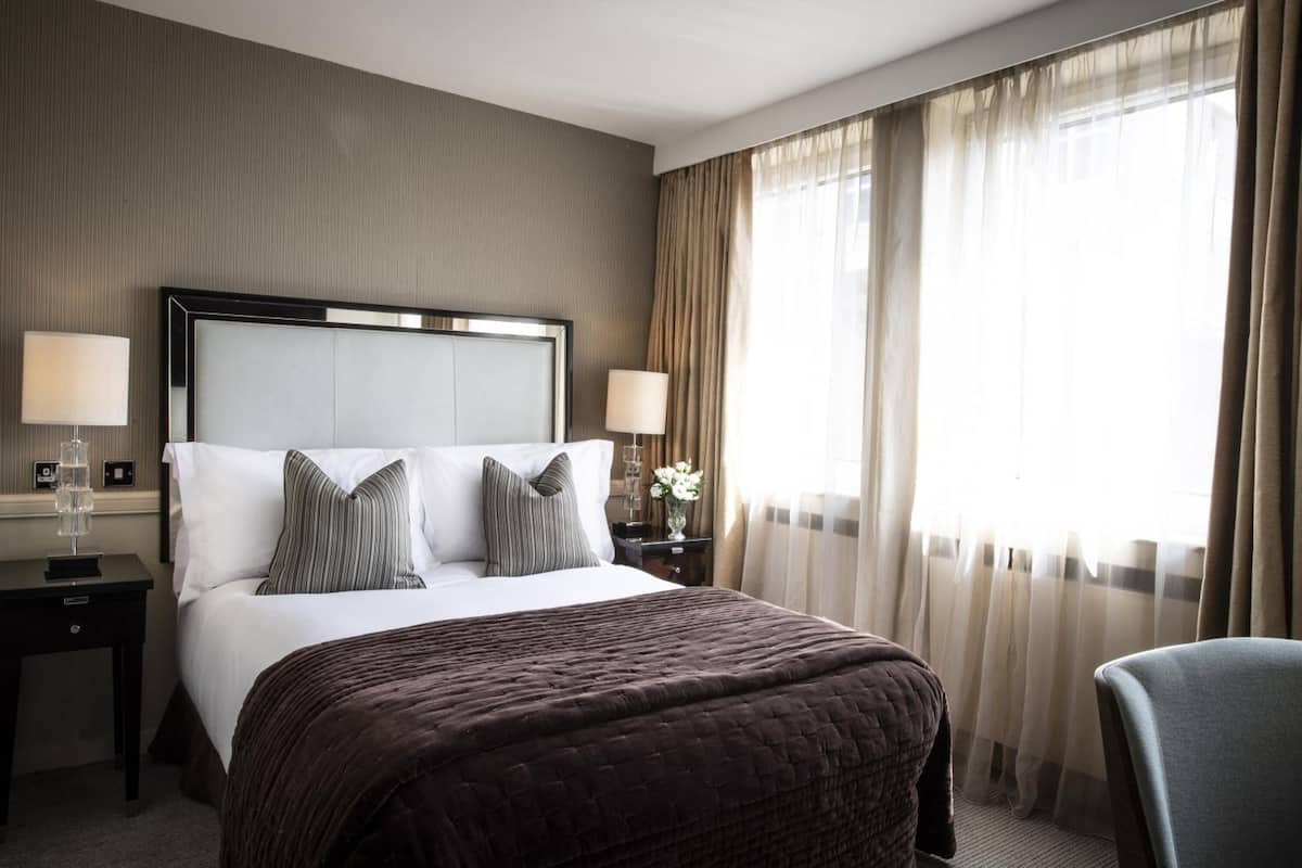 Chambre, 1 lit double (Cosy) | Coffre-fort, bureau, fer et planche à repasser, accès au Wi-Fi (inclus)