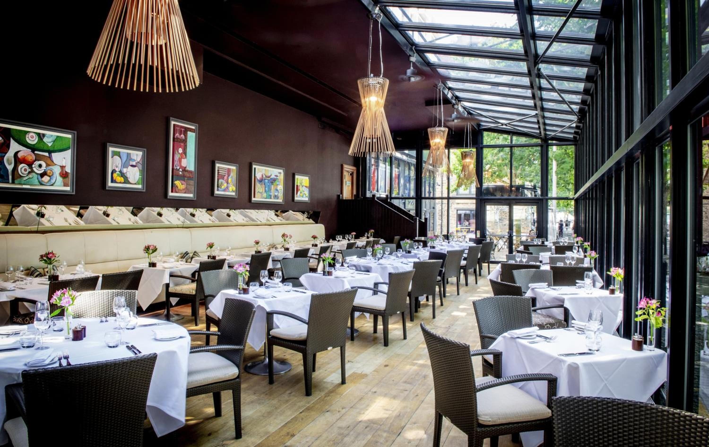 Breakfast and dinner served