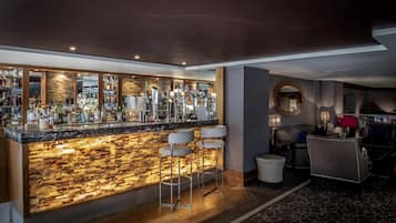 2 bares/lounges