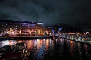 A riverside view of The Bristol Hotel with a bridge and boats. - Leonardo Royal Hotel Bristol (Bristol)