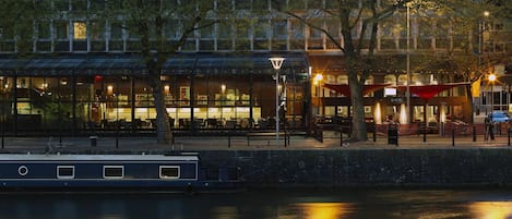 المنشأة من الخارج