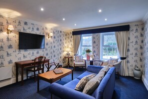 Superior Suite | In-room safe, desk, laptop workspace, iron/ironing board - New House Country Hotel (Cardiff)