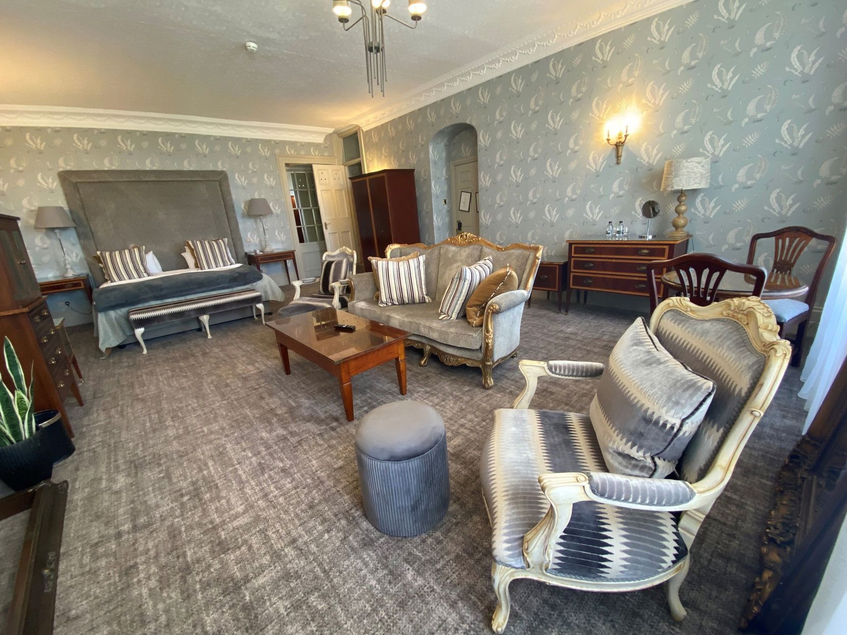 Living area | Flat-screen TV