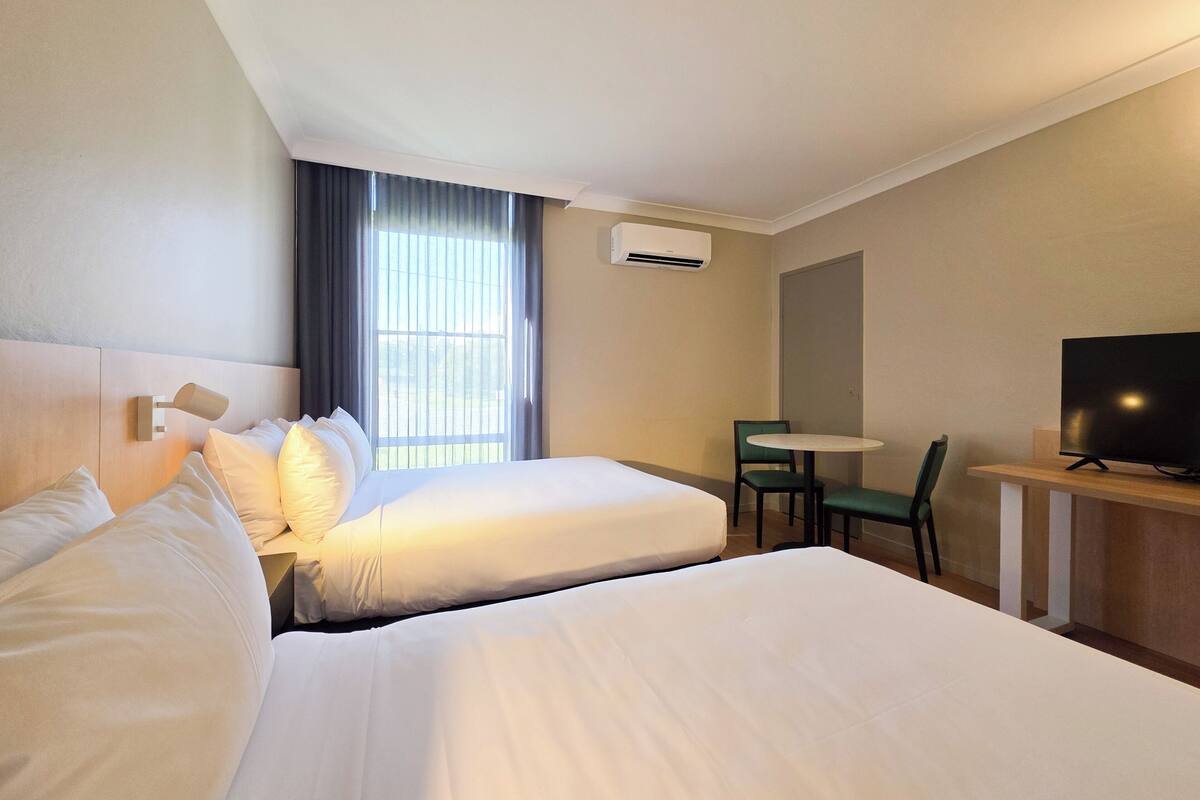 Double Twin Room | Iron/ironing board, bed sheets