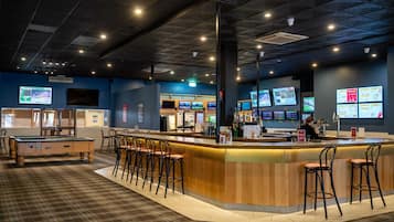 3 Bars/Lounges
