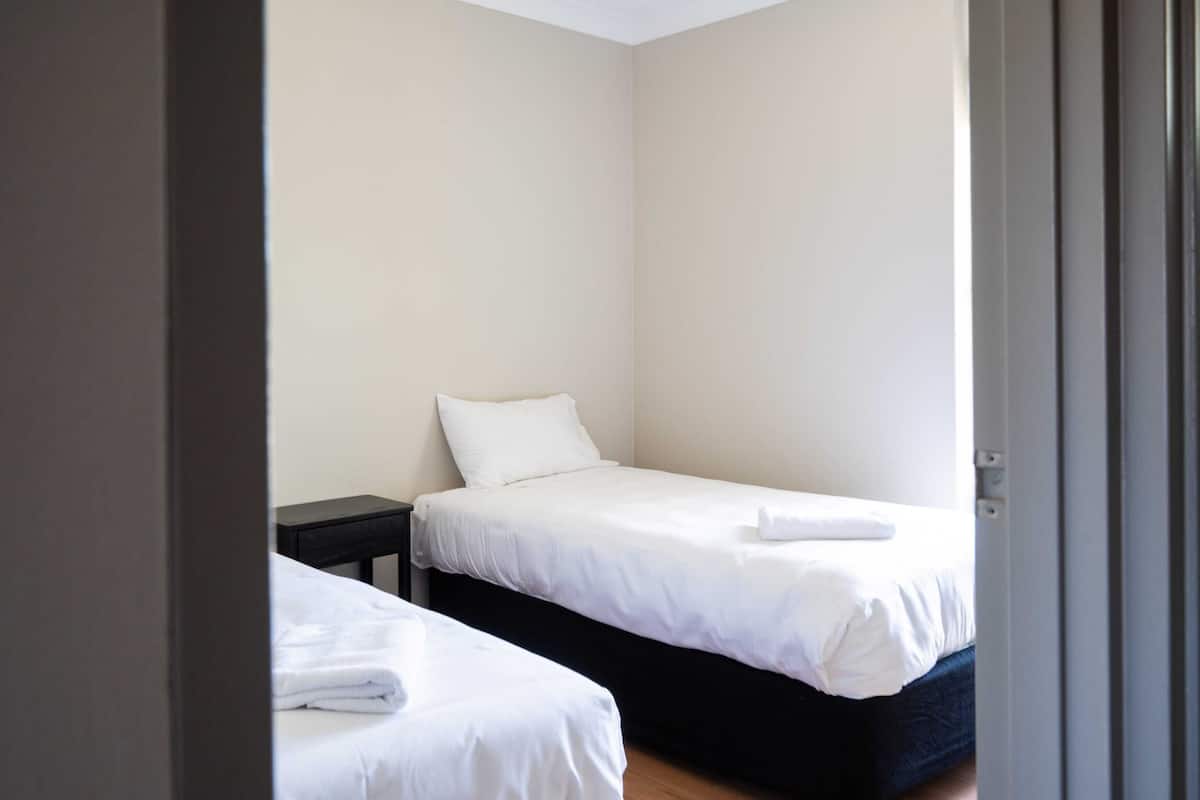 1 Schlafzimmer, Schreibtisch, laptopgeeigneter Arbeitsplatz