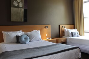 Executive Room | Desk, iron/ironing board, bed sheets