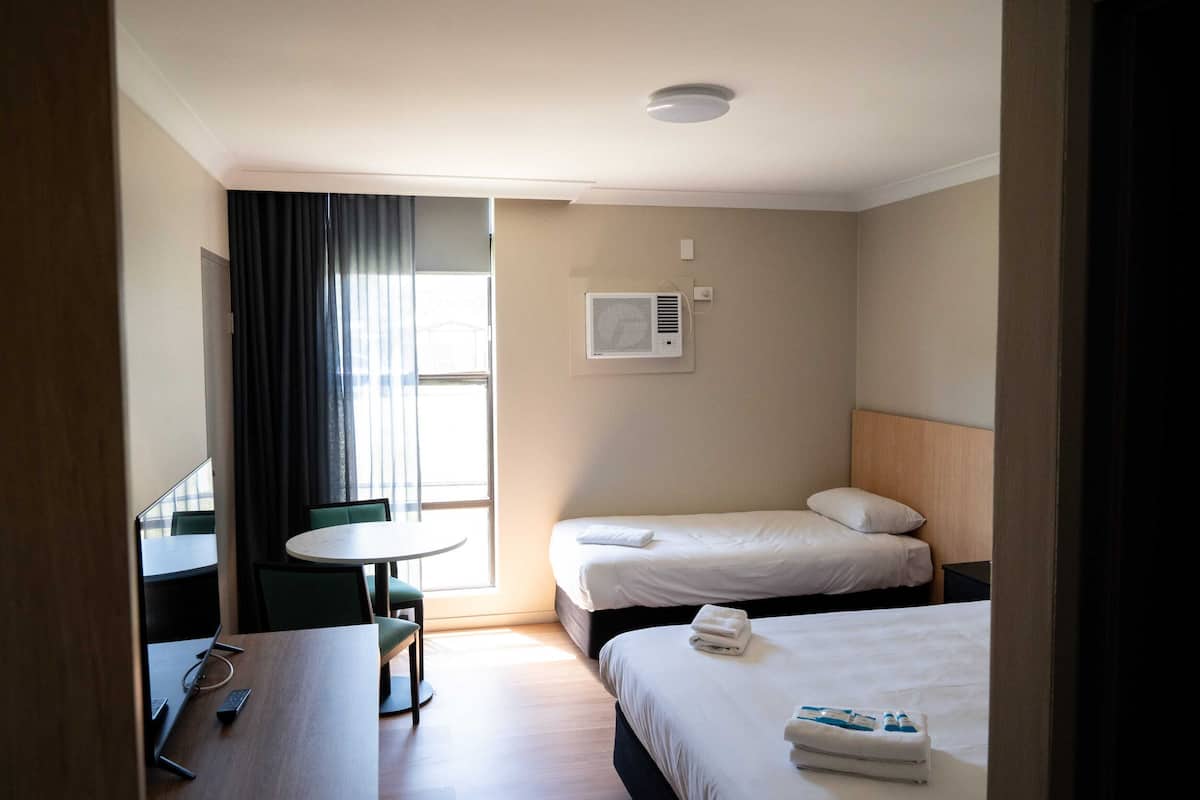 Deluxe Room - Triple | 1 Schlafzimmer, Schreibtisch, laptopgeeigneter Arbeitsplatz