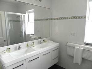 Family Suite, 2 Bedrooms | Bathroom | Shower, free toiletries, hair dryer, towels
