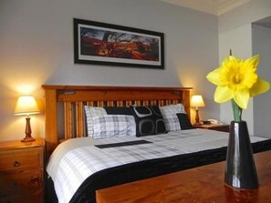 1 bedroom, minibar, desk, iron/ironing board