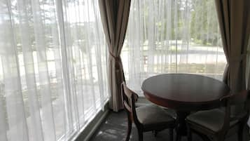 Homestead Suite | In-room dining