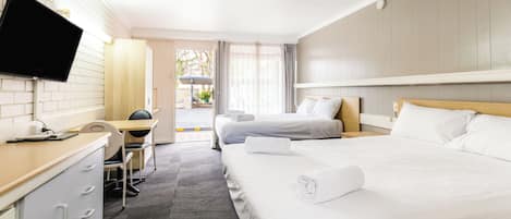 2 bedrooms, iron/ironing board, free WiFi, bed sheets