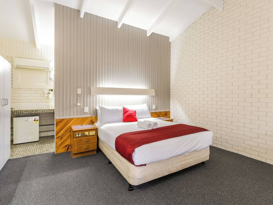 Iron/ironing board, free WiFi, bed sheets, alarm clocks