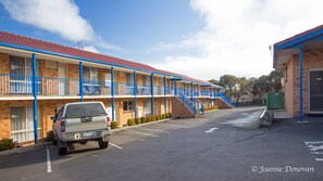 Exterior - Blue Whale Motor Inn & Apartments (Warrnambool)