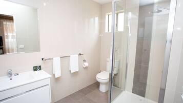 Room, 1 Katil Ratu (Queen) | Bilik Mandi | Pengering rambut, tuala disediakan