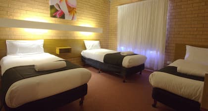 Blue Whale Motor Inn & Apartments