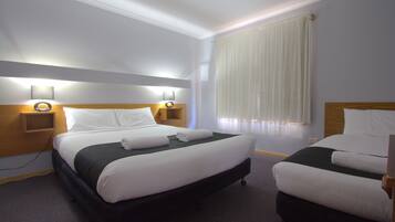 Standard Apartment, 2 Bedrooms, Kitchenette | Seterika/papan seterika, Wi-fi percuma