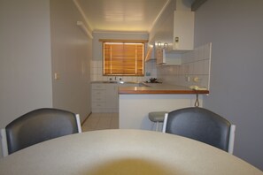 2 bedroom apartment Q3S | In-room dining