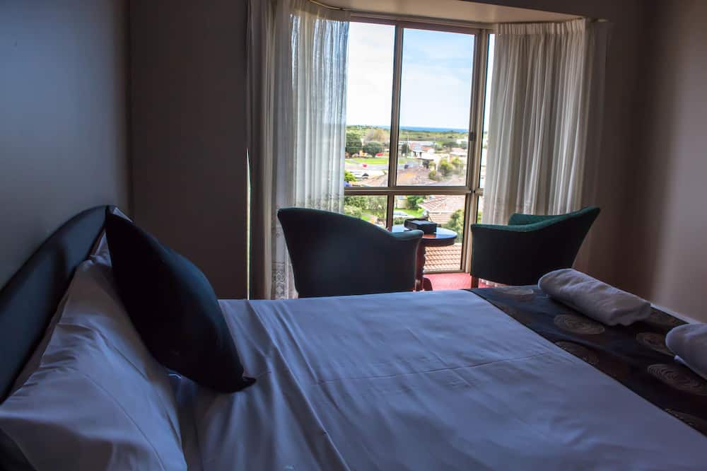 Blue Whale Motor Inn & Apartments