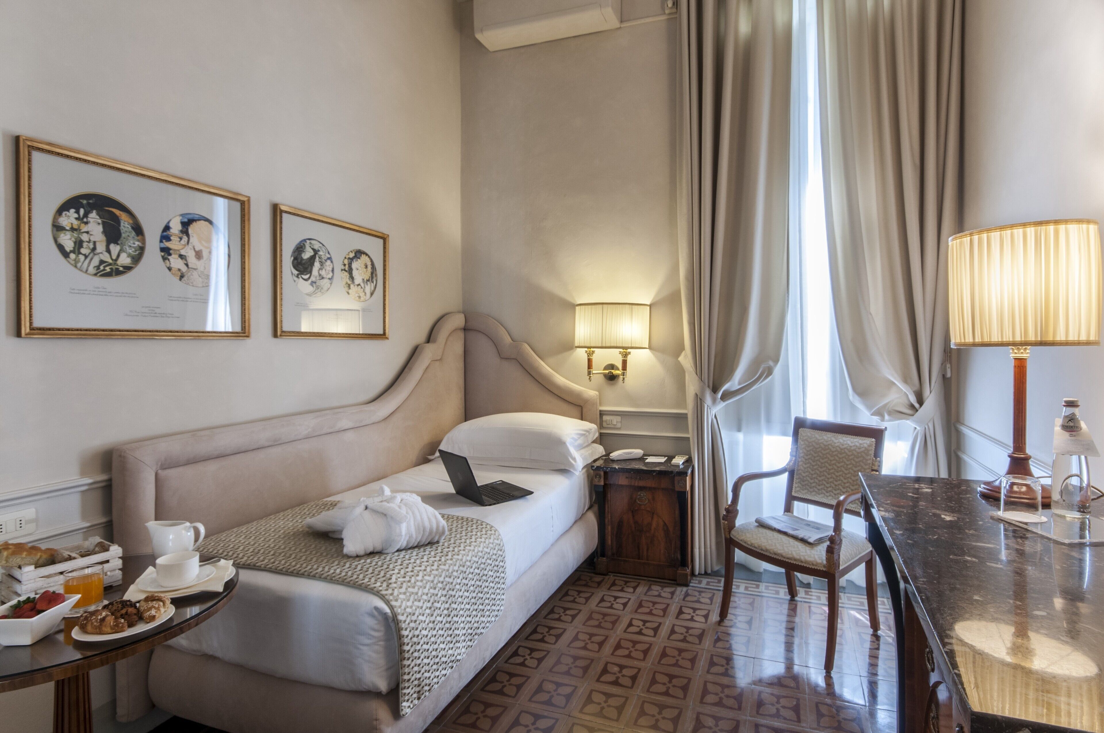 Classic Single Room | Minibar, in-room safe, blackout drapes, iron/ironing board