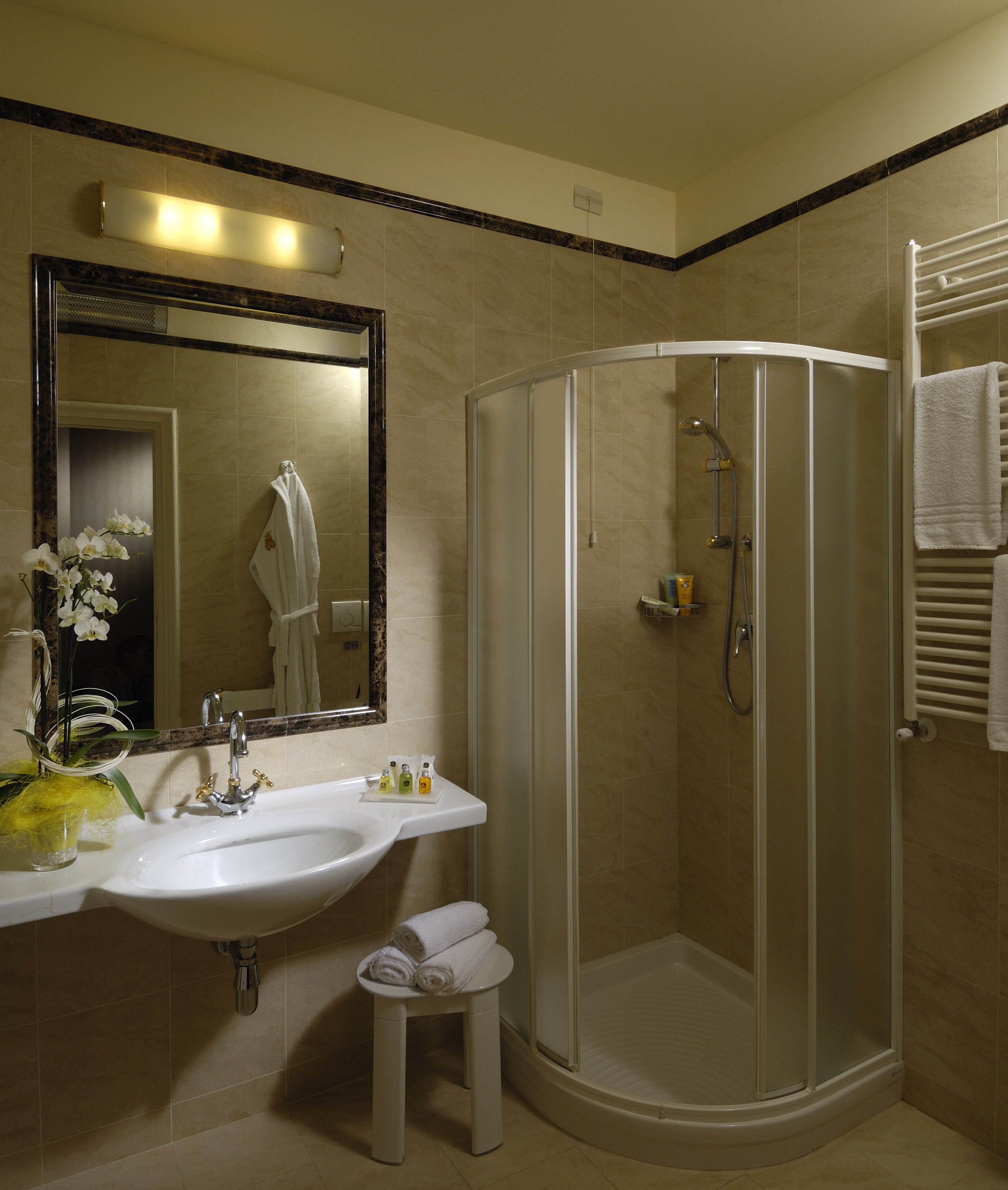 classica matrimoniale o 2 letti singoli (su richiesta) | bathroom | hair dryer, slippers, towels, soap