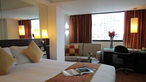 Deluxe Room | Minibar, in-room safe, desk, blackout drapes - Marvel Hotel Bangkok (Bangkok)