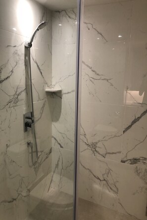 Premium Double Room | Bathroom shower