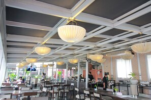 Desayuno buffet todos los días (con cargo)