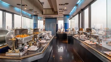 Daily buffet breakfast (THB 259 per person)