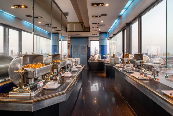 Desayuno buffet diario (THB 259 por persona)