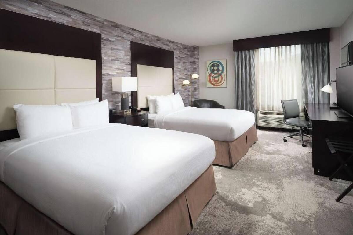 Down duvets, in-room safe, desk, blackout curtains