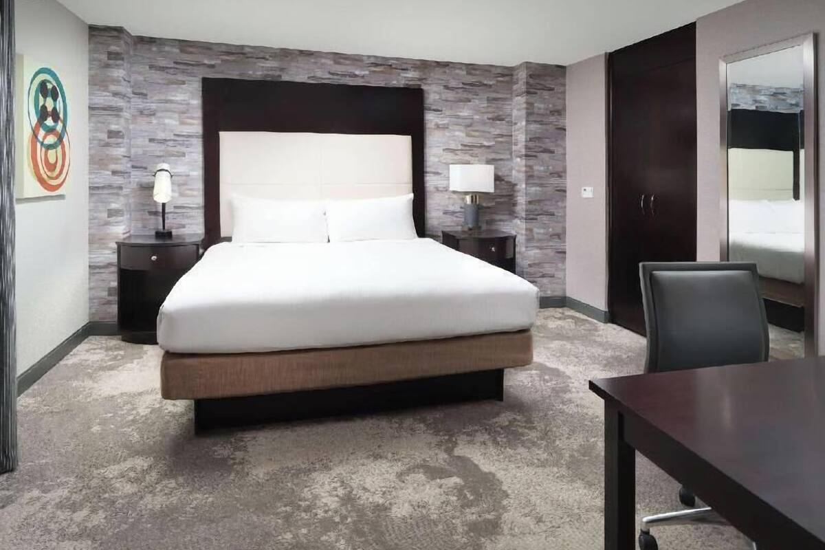 Down duvets, in-room safe, desk, blackout curtains