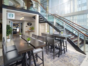 Lobby - DoubleTree by Hilton Hotel Chattanooga Downtown (Chattanooga)