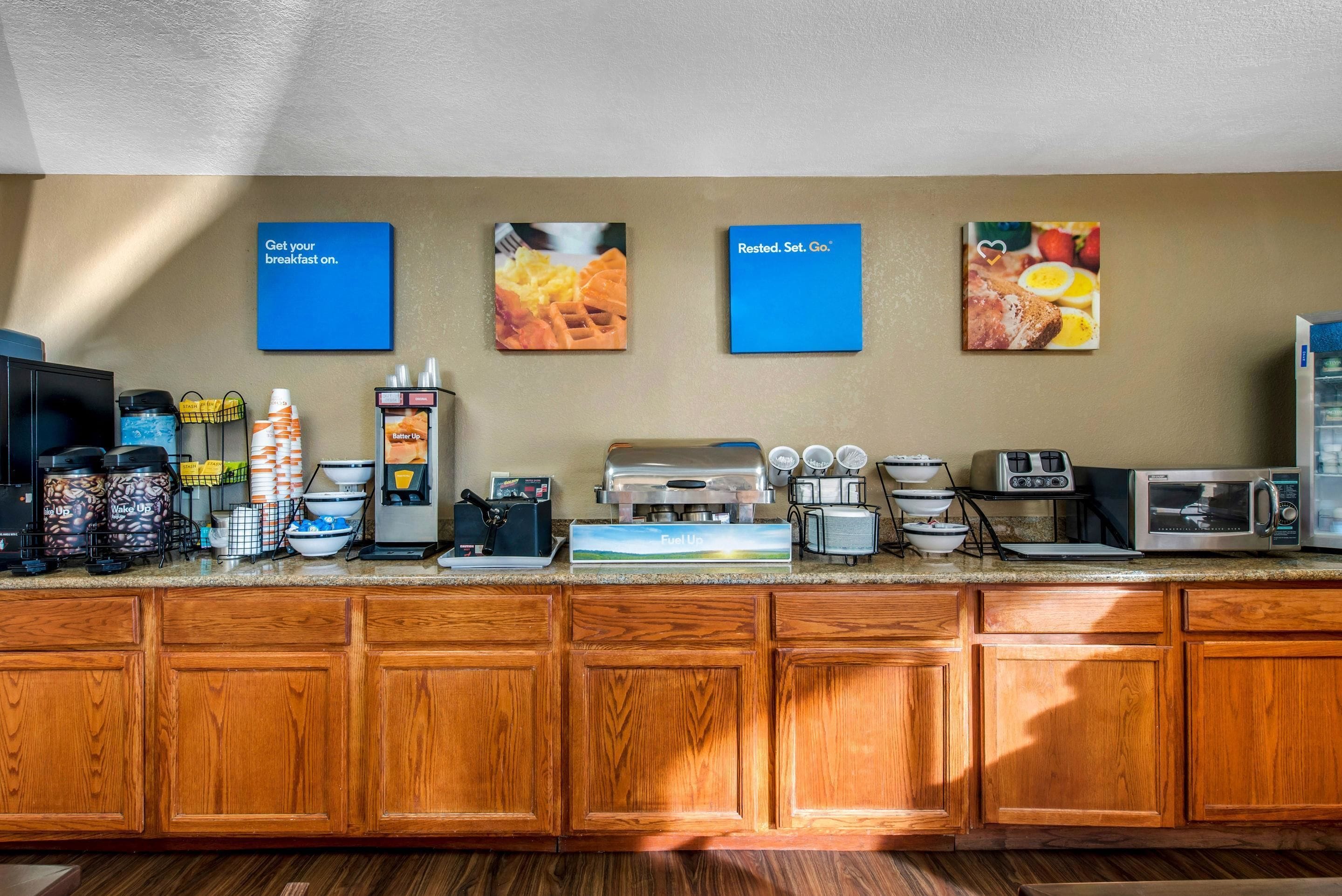 Free daily continental breakfast