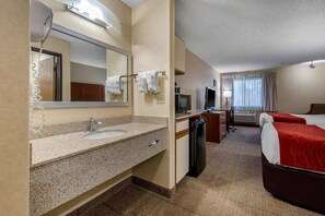 1 bedroom, in-room safe, iron/ironing board, free WiFi