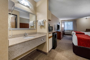 1 bedroom, in-room safe, iron/ironing board, free WiFi