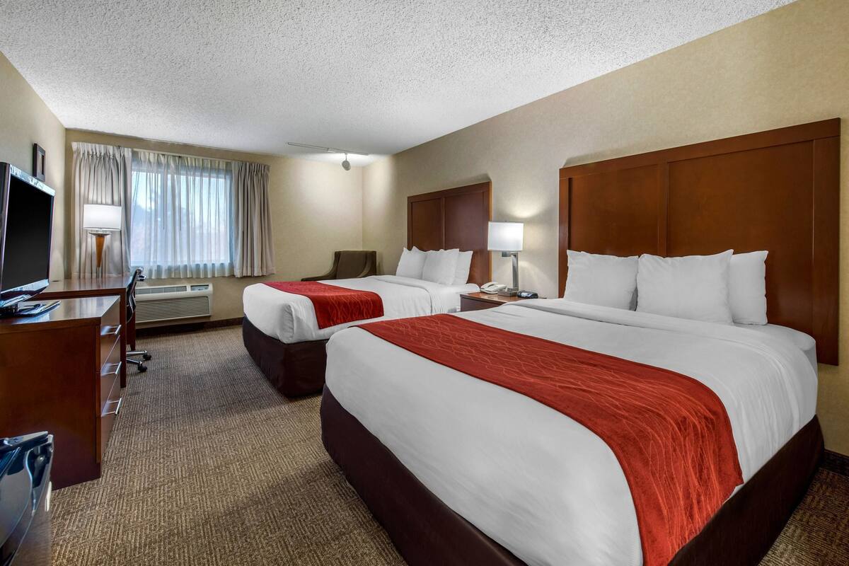 In-room safe, iron/ironing board, WiFi (free), bed sheets