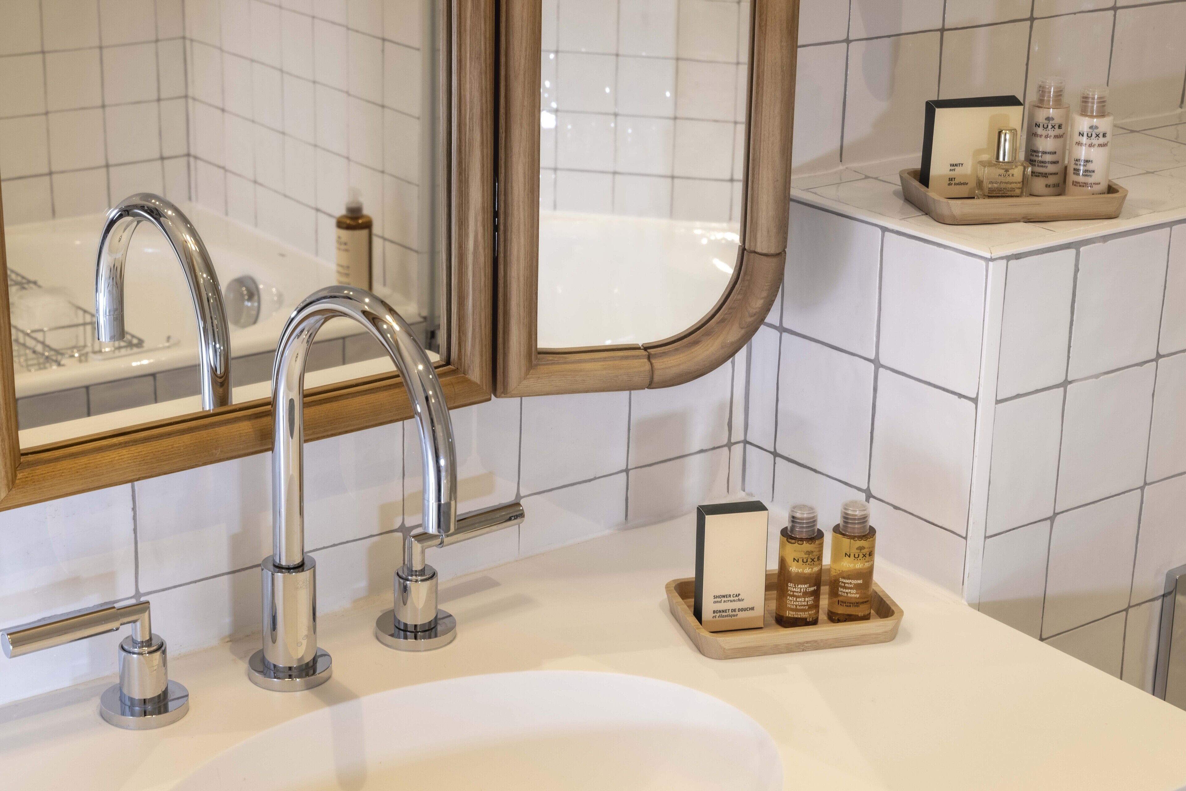 executive double or twin room (cosy) | bathroom amenities | hair dryer, bathrobes, slippers, towels