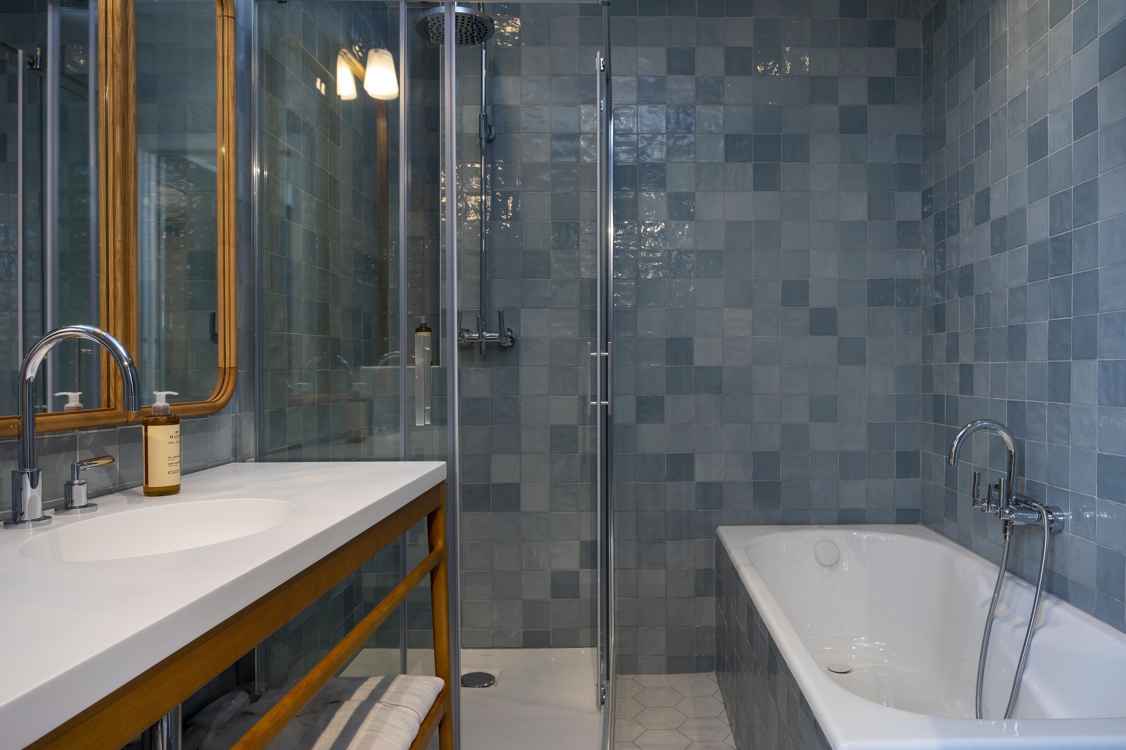 executive triple room | bathroom | hair dryer, bathrobes, slippers, towels