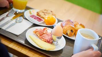 Daily buffet breakfast for a fee