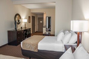 Hochwertige Bettwaren, Zimmersafe, Schreibtisch, Bügeleisen/Bügelbrett