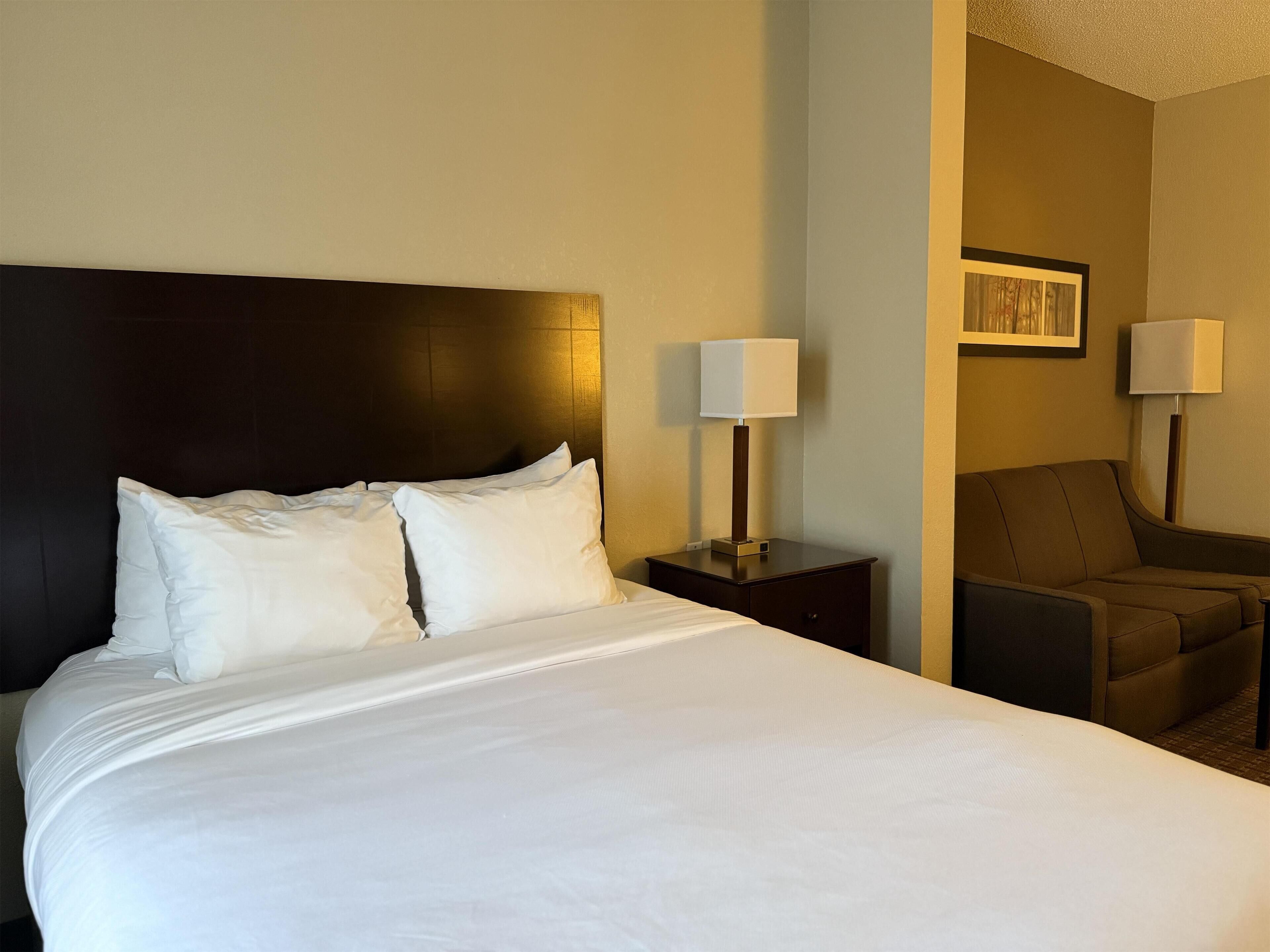 Premium bedding, in-room safe, desk, iron/ironing board