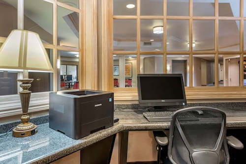 Comfort Suites