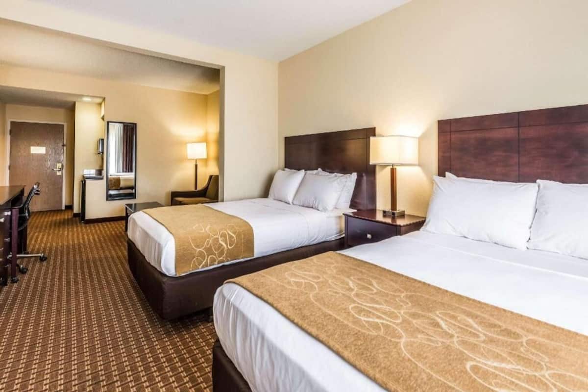 Premium bedding, in-room safe, desk, iron/ironing board