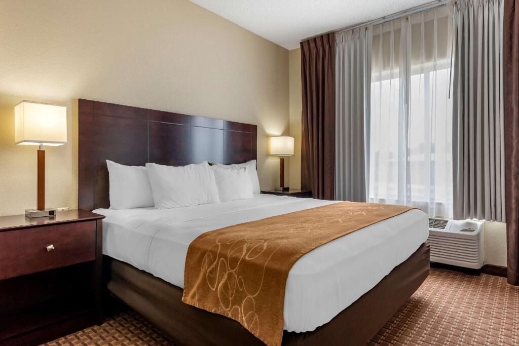 Premium bedding, in-room safe, desk, iron/ironing board