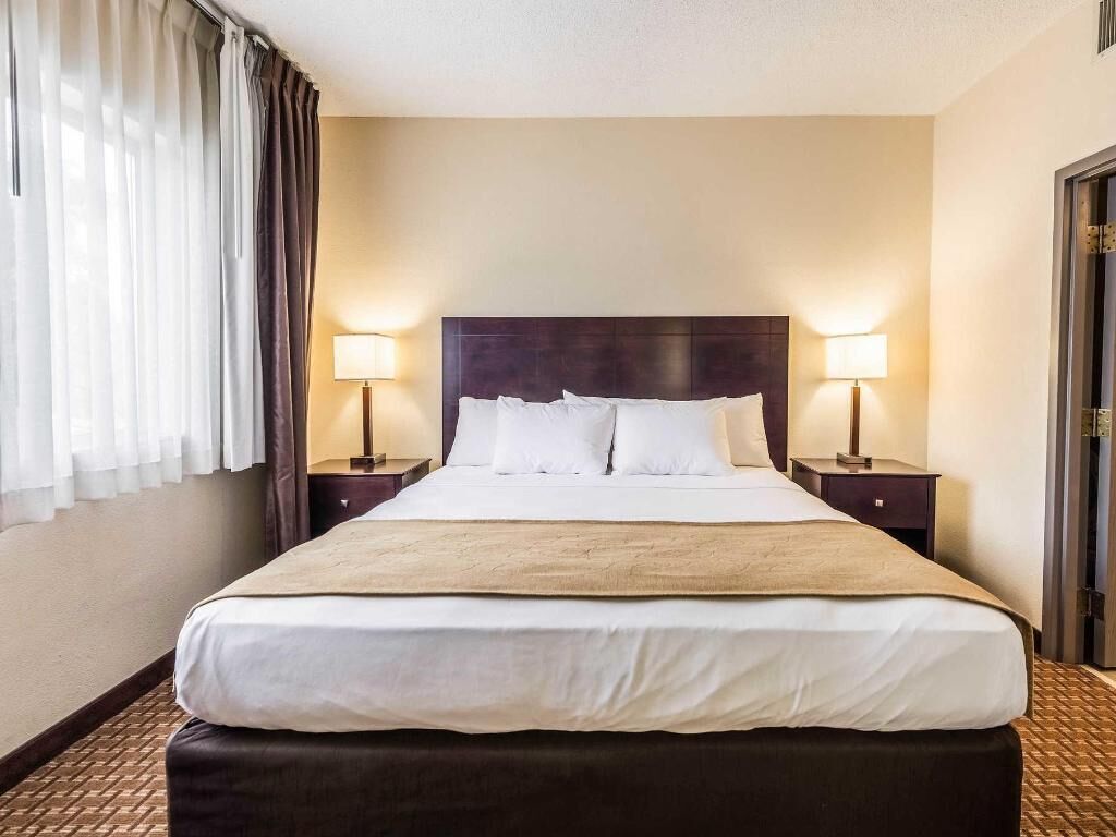 Premium bedding, in-room safe, desk, iron/ironing board