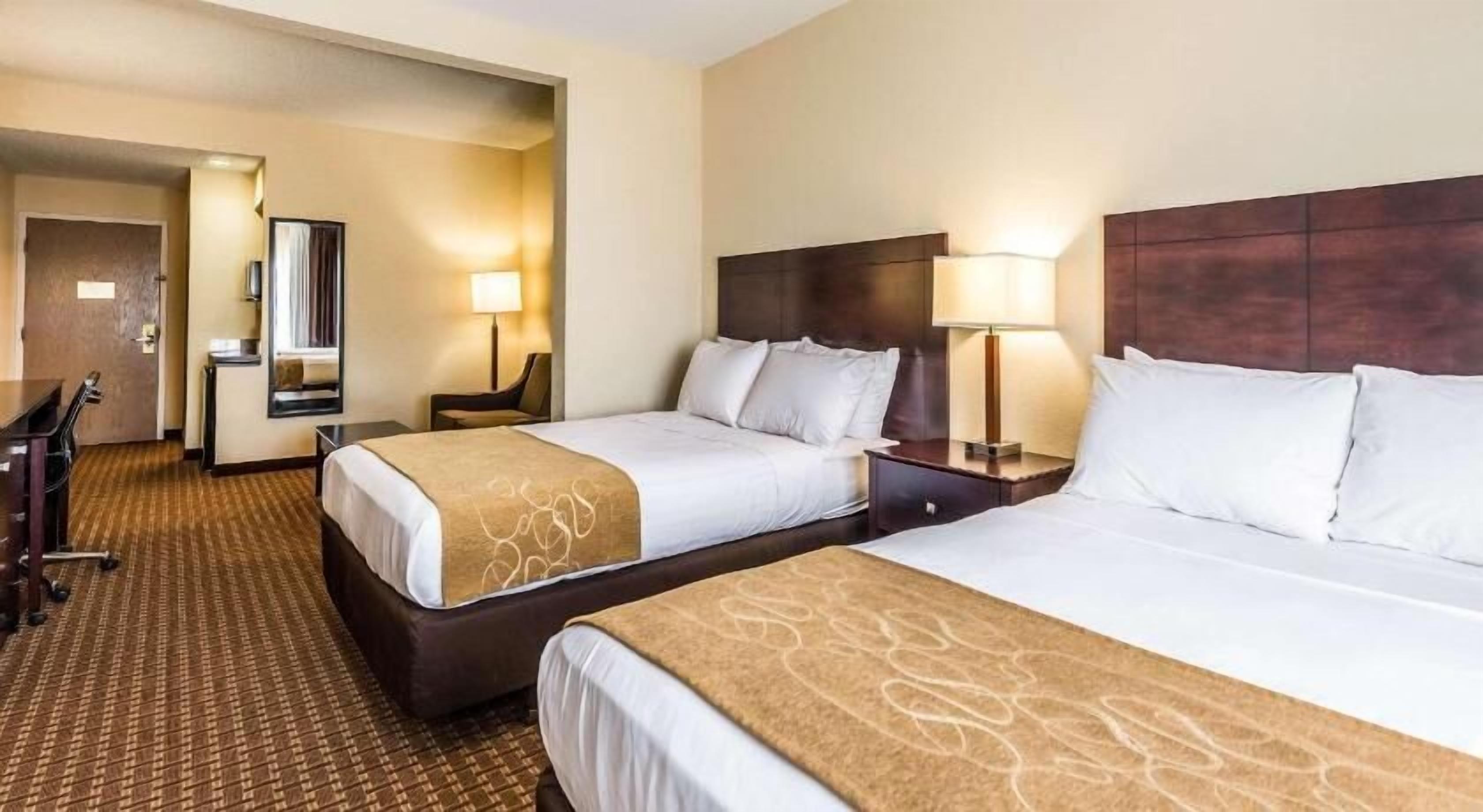 Premium bedding, in-room safe, desk, iron/ironing board