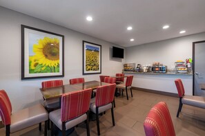Buffet déjeuner gratuit tous les jours