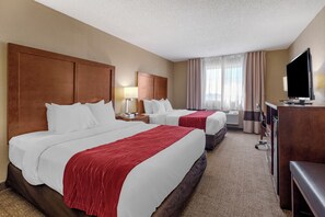 In-room safe, iron/ironing board, free WiFi, bed sheets - Comfort Inn & Suites Hays I-70 (Hays)